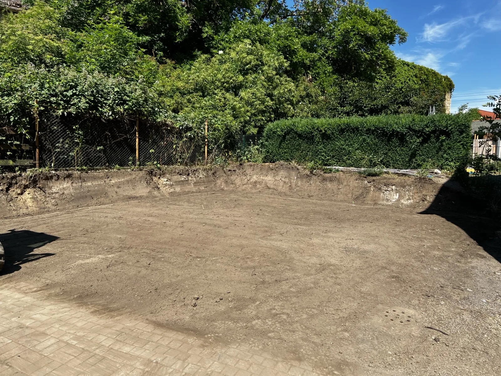 Eingeebnete Fläche nach professioneller Geländemodellierung